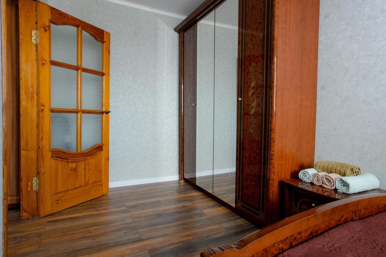 2-Х Комнатная Квартира В Центре По Ул. Козыбаева Д.107 Kostanay Dış mekan fotoğraf